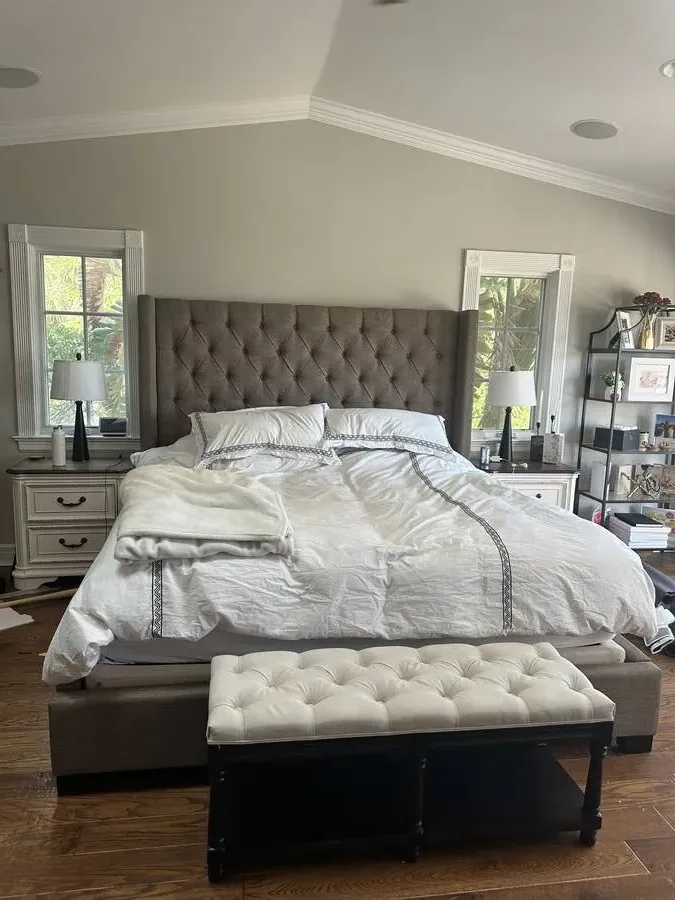 King tufted bed complete